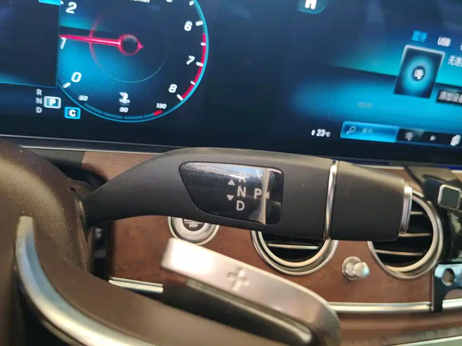 Mercedes-Benz E-Class — миниатюра 16