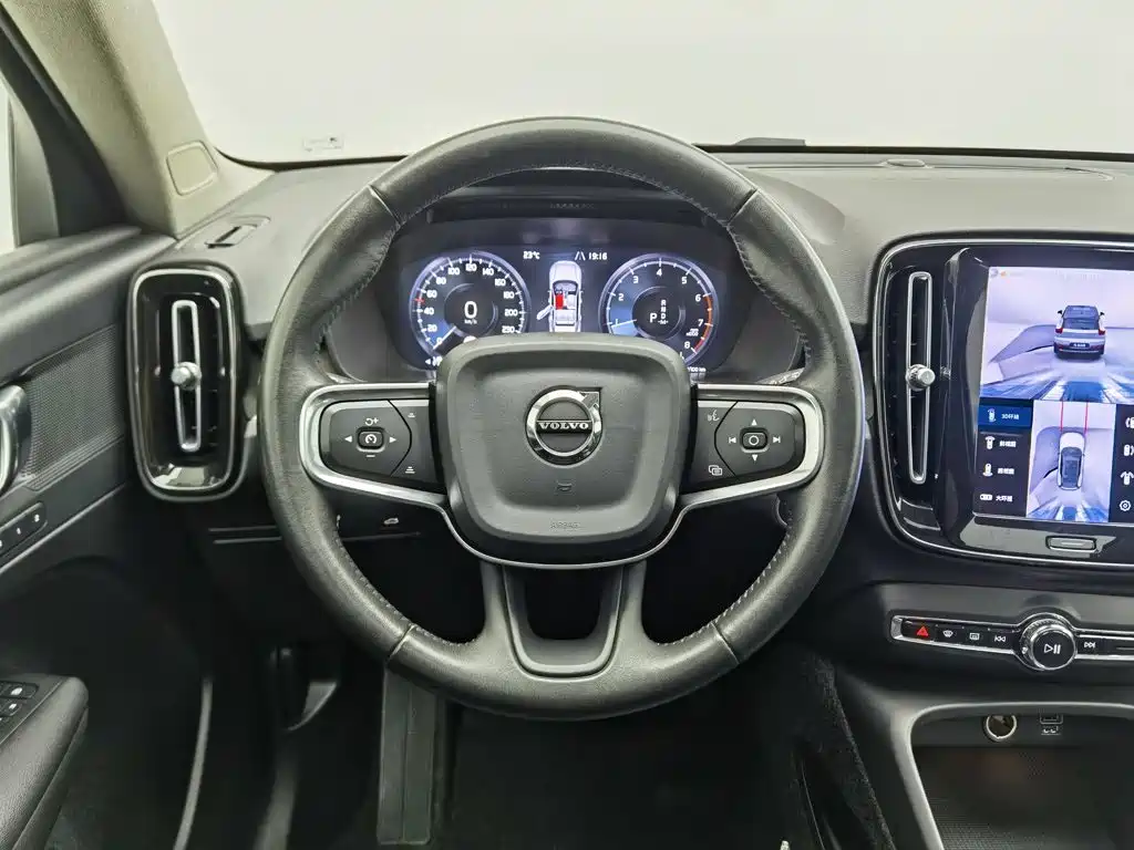 Volvo XC40 — миниатюра 11
