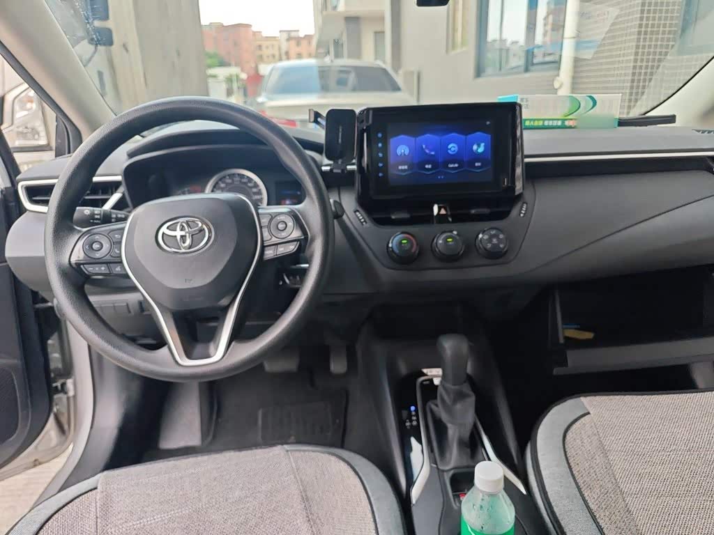 Toyota Corolla 1.5 л 2021 г. Серебристо-серый, пробег 36000 км