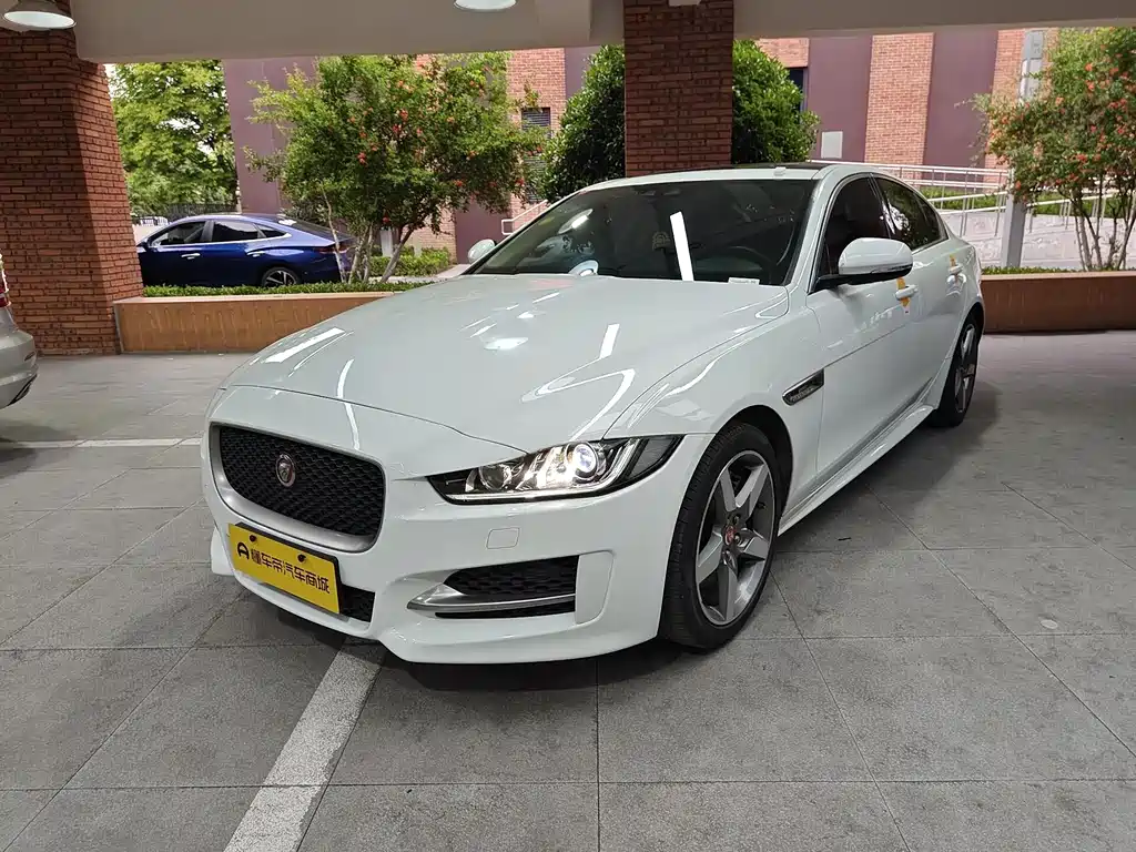 Купить Jaguar XE