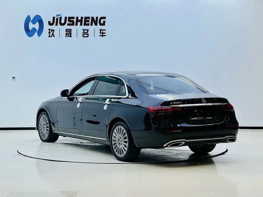 Mercedes-Benz E-Class — миниатюра 14