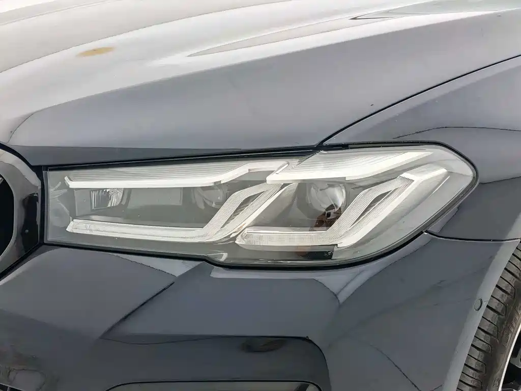 BMW 5 Series — миниатюра 12