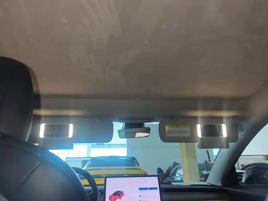 Tesla Model 3 — миниатюра 18