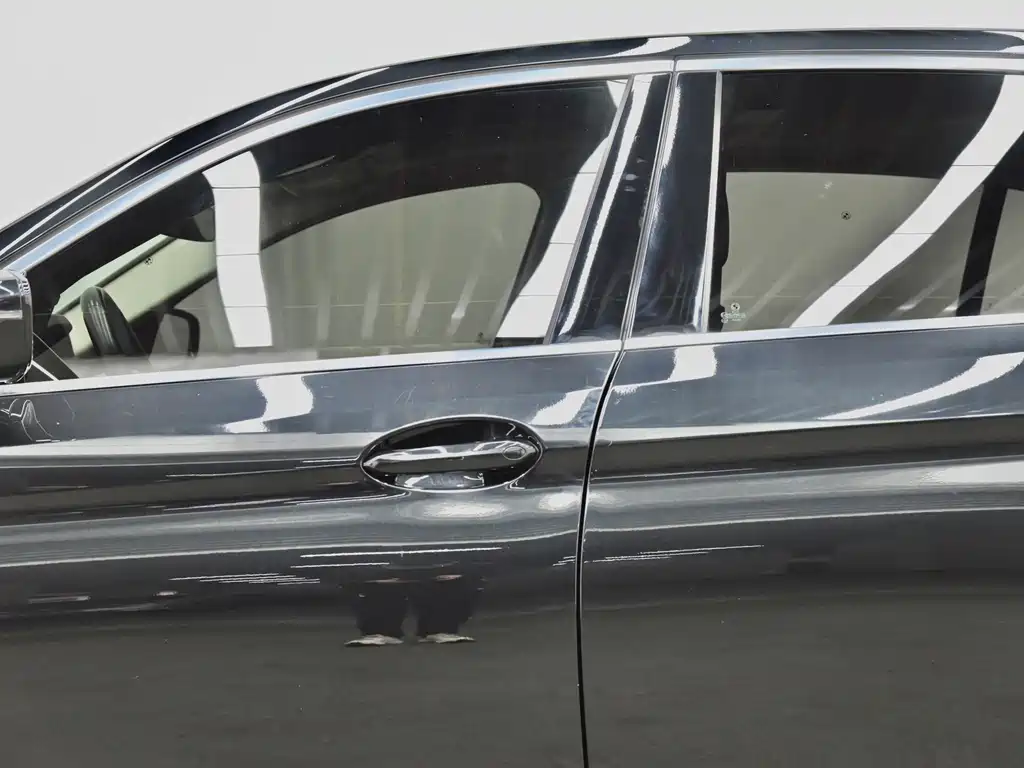 BMW 5 Series — миниатюра 21