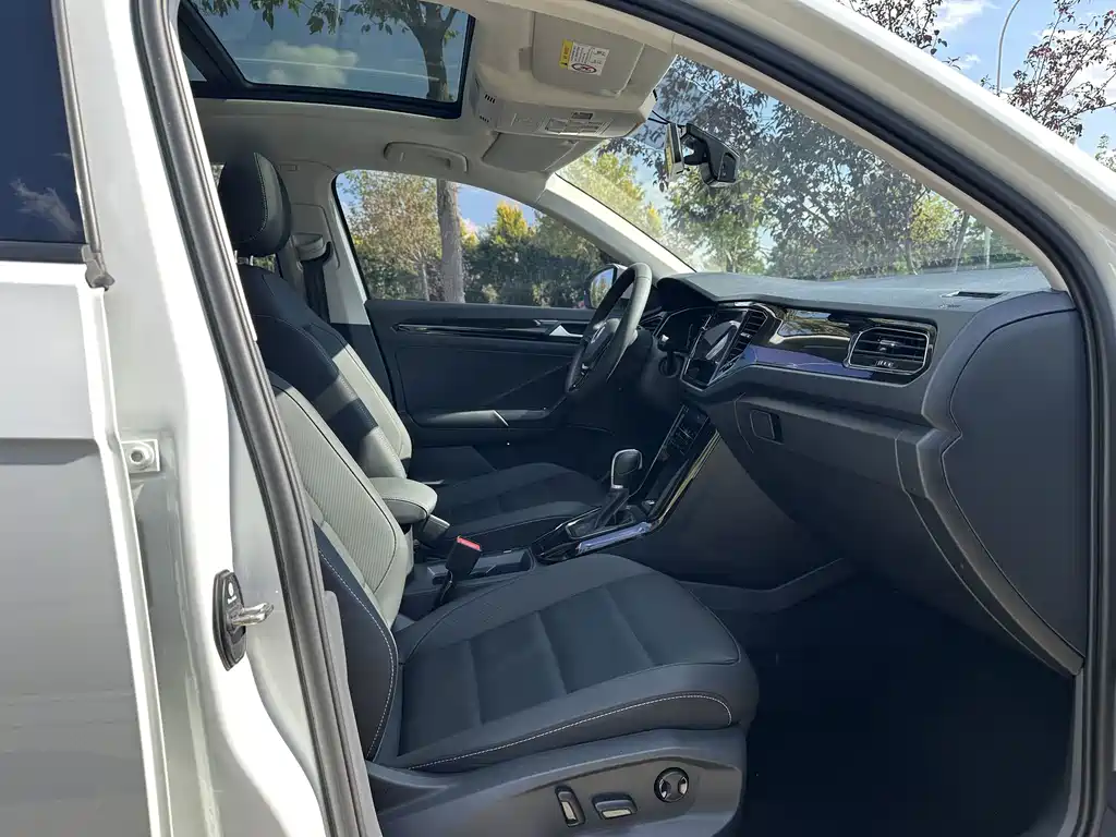 Volkswagen T-Roc — миниатюра 11