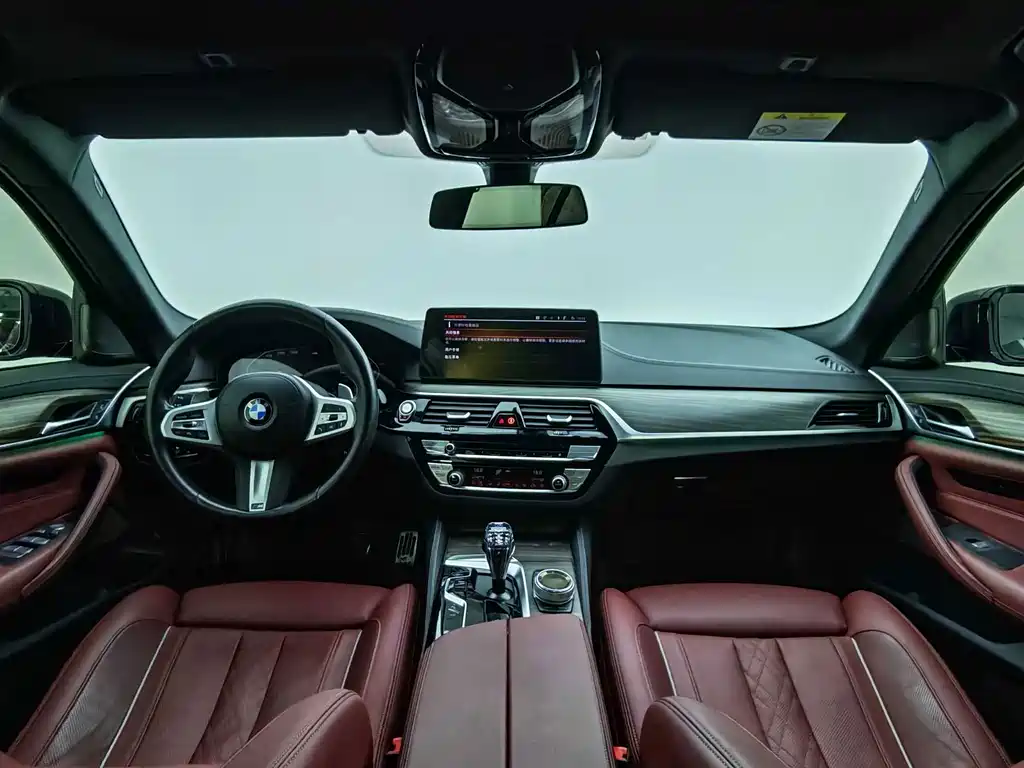 BMW 5 Series — миниатюра 11