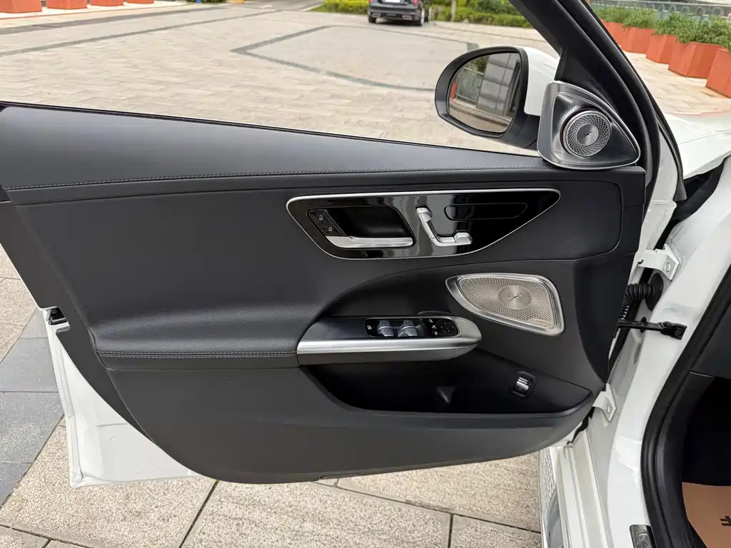 Mercedes-Benz C-Class — миниатюра 17