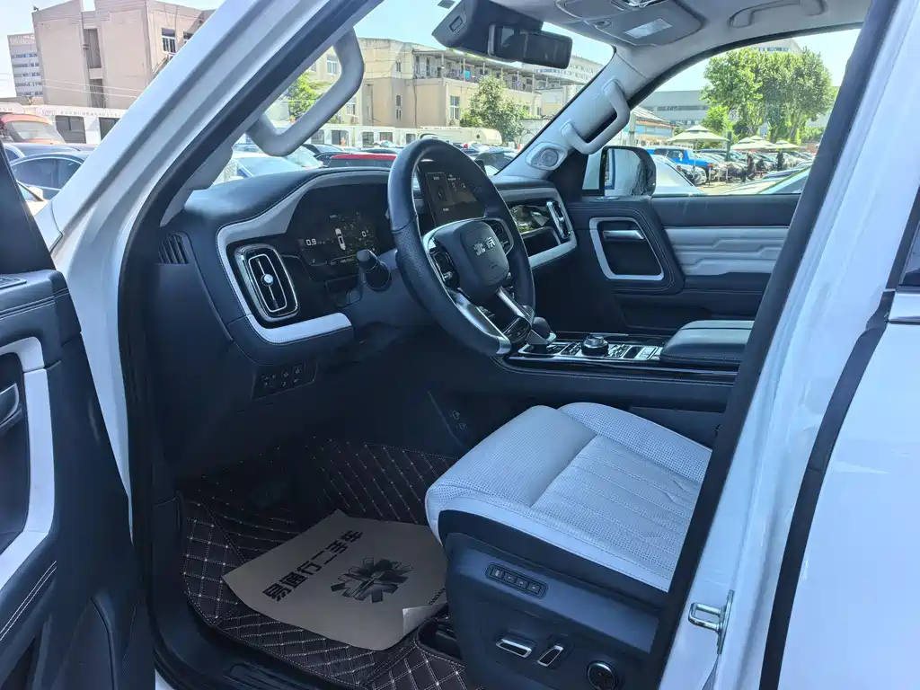 BAIC BJ60 2022 2.0T мест