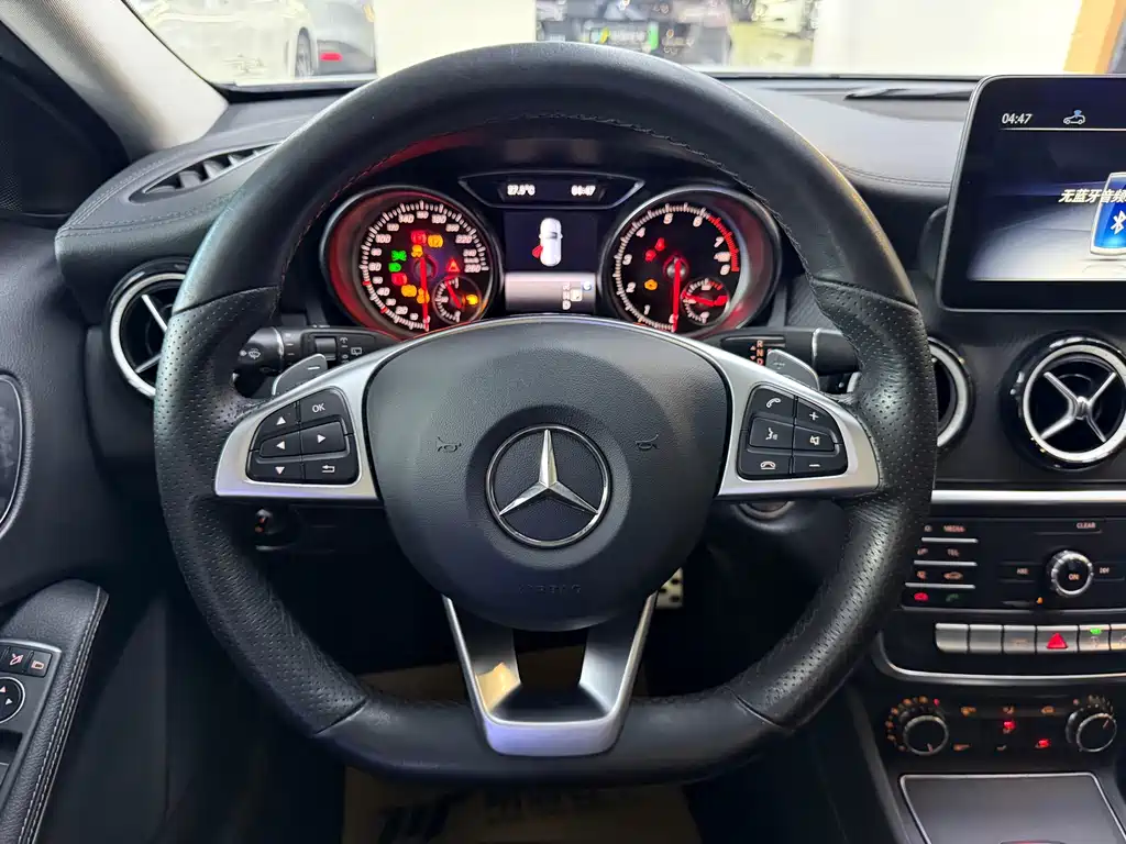 Mercedes-Benz GLA — миниатюра 11