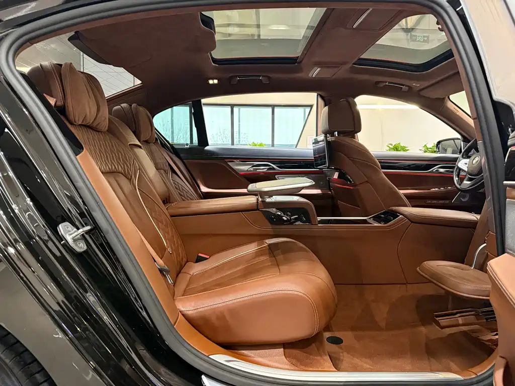 BMW 7 Series 7 2017 750Li xDrive мест