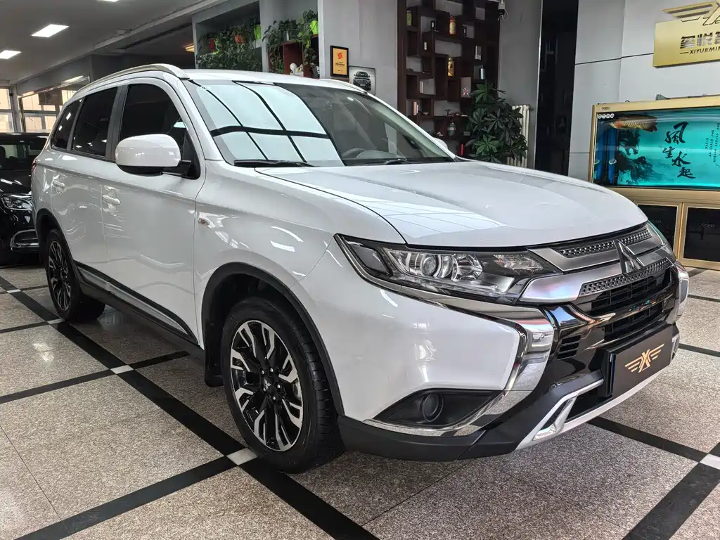 MITSUBISHI OUTLANDER