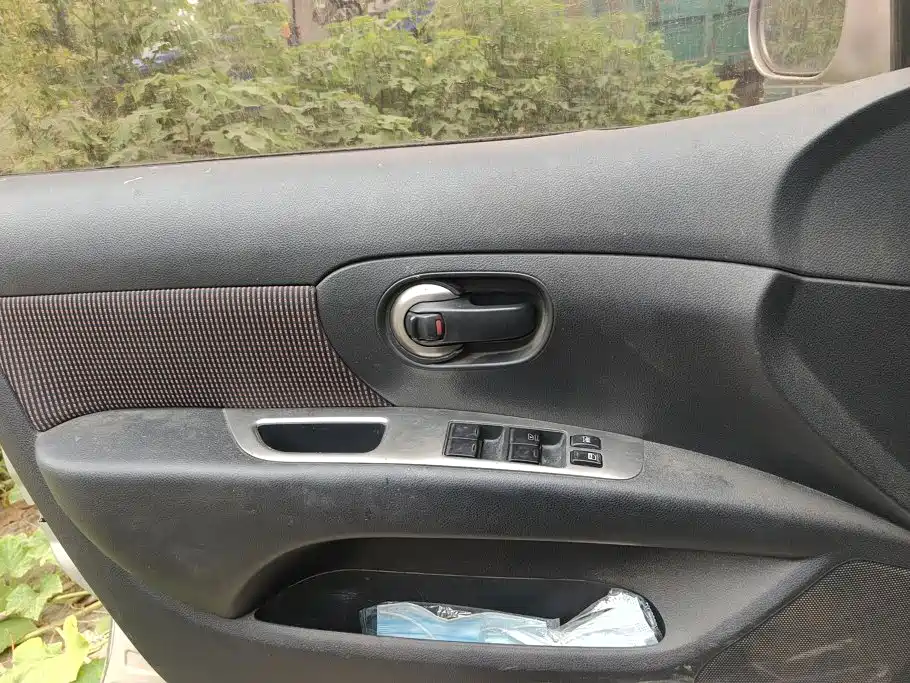 Nissan Livina — миниатюра 7