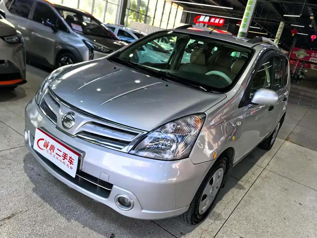 Nissan Livina 2010