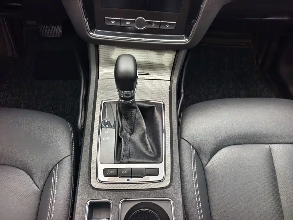 Roewe Roewe i6 Classic — миниатюра 9