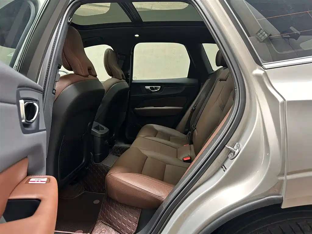 VOLVO XC60 PLUG IN HYBRID