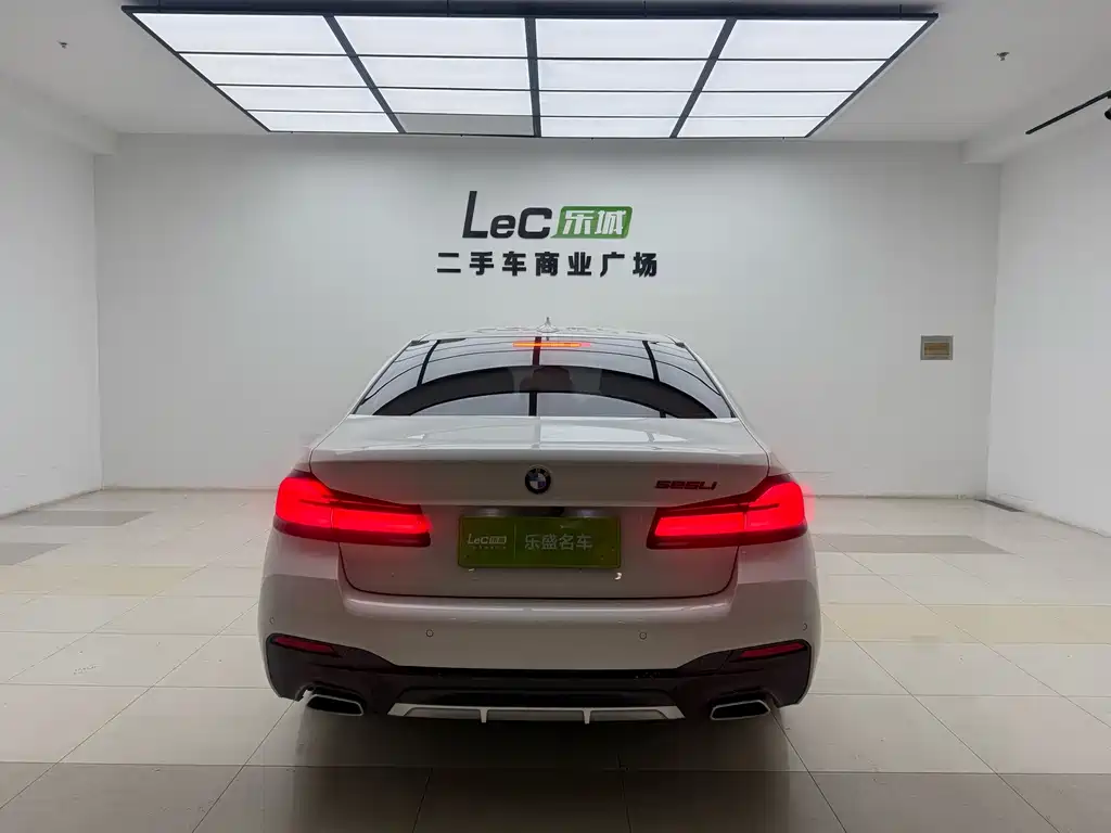 BMW 5 Series — миниатюра 7