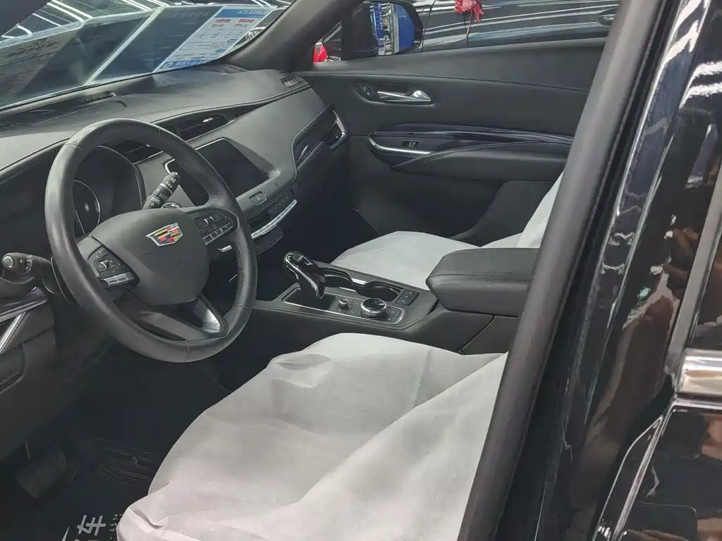 Cadillac XT4 — миниатюра 5