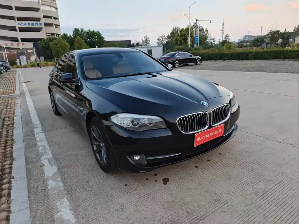 BMW 5 Series — миниатюра 3