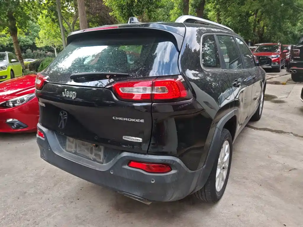 Jeep Cherokee — миниатюра 7