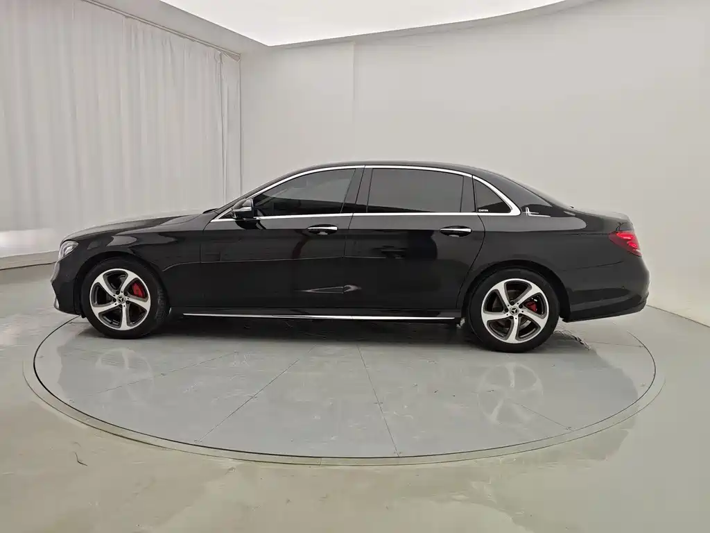 Mercedes-Benz E-Class — миниатюра 7