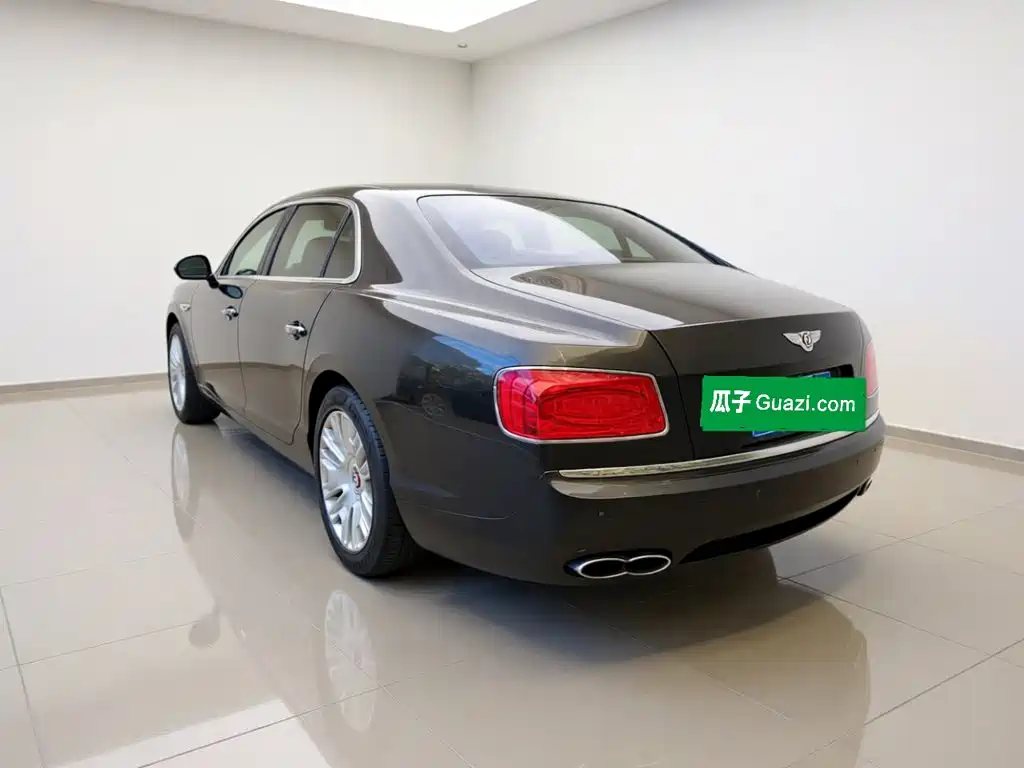 Bentley Flying Spur — миниатюра 25