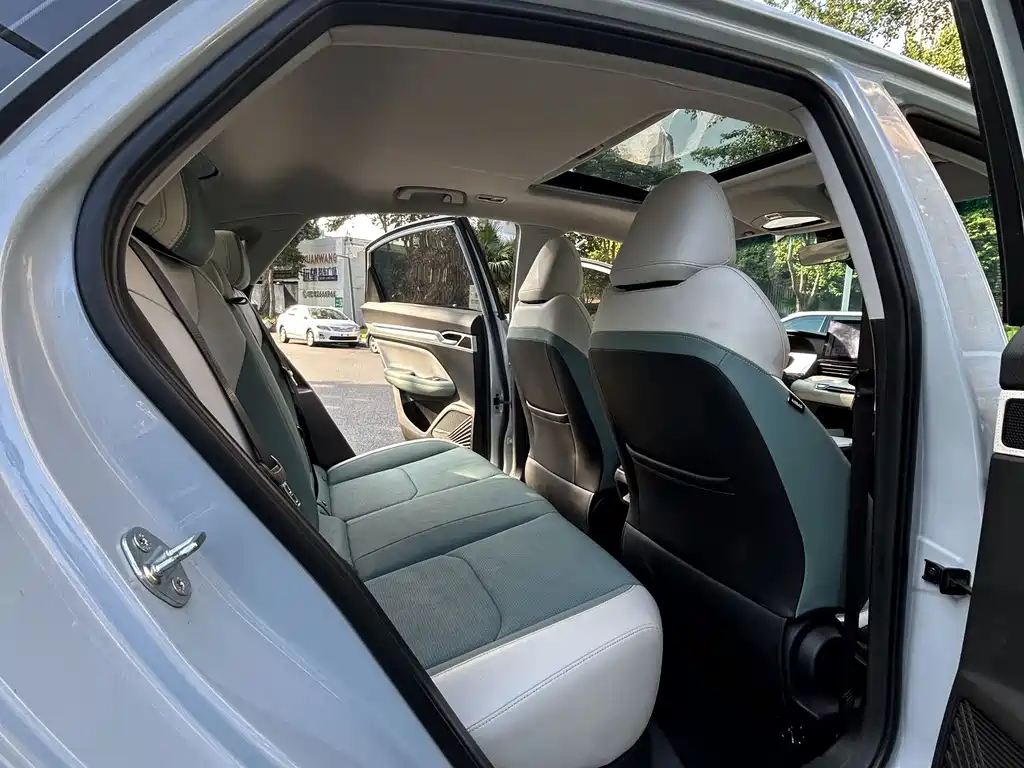 Geely L HiP — миниатюра 9