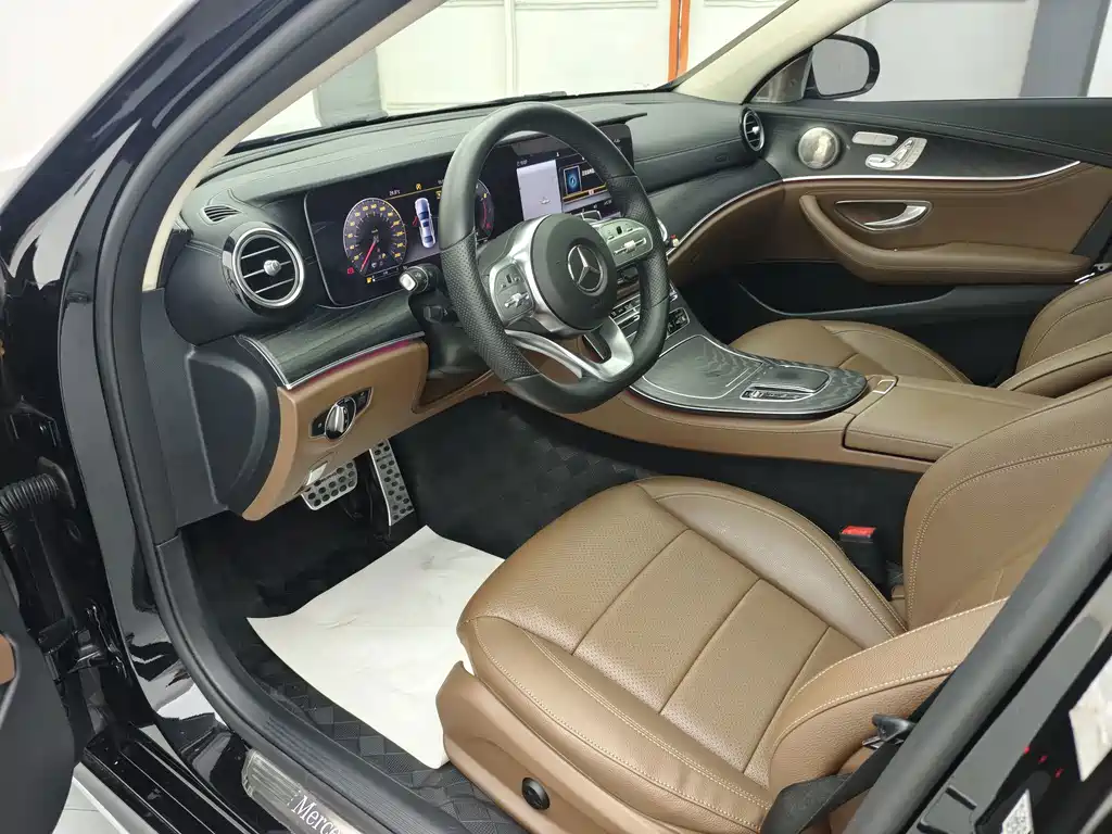 Mercedes-Benz E-Class — миниатюра 14