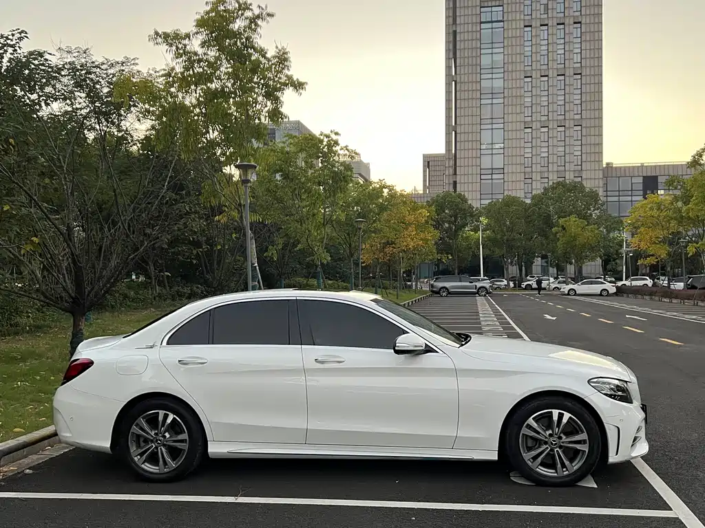 Mercedes-Benz C-Class — миниатюра 4