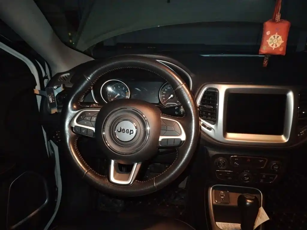 Jeep Compass — миниатюра 6