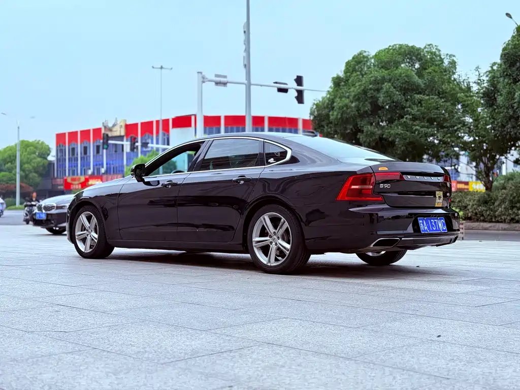 Volvo S90 2017 T4