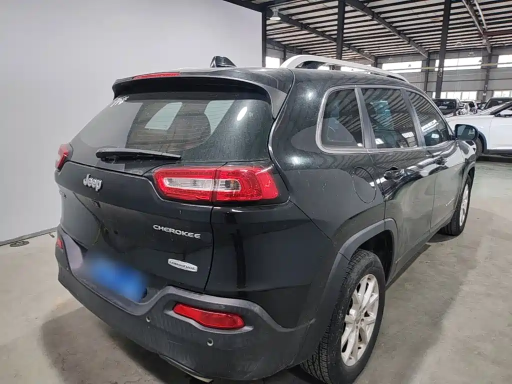 Jeep Cherokee — миниатюра 5