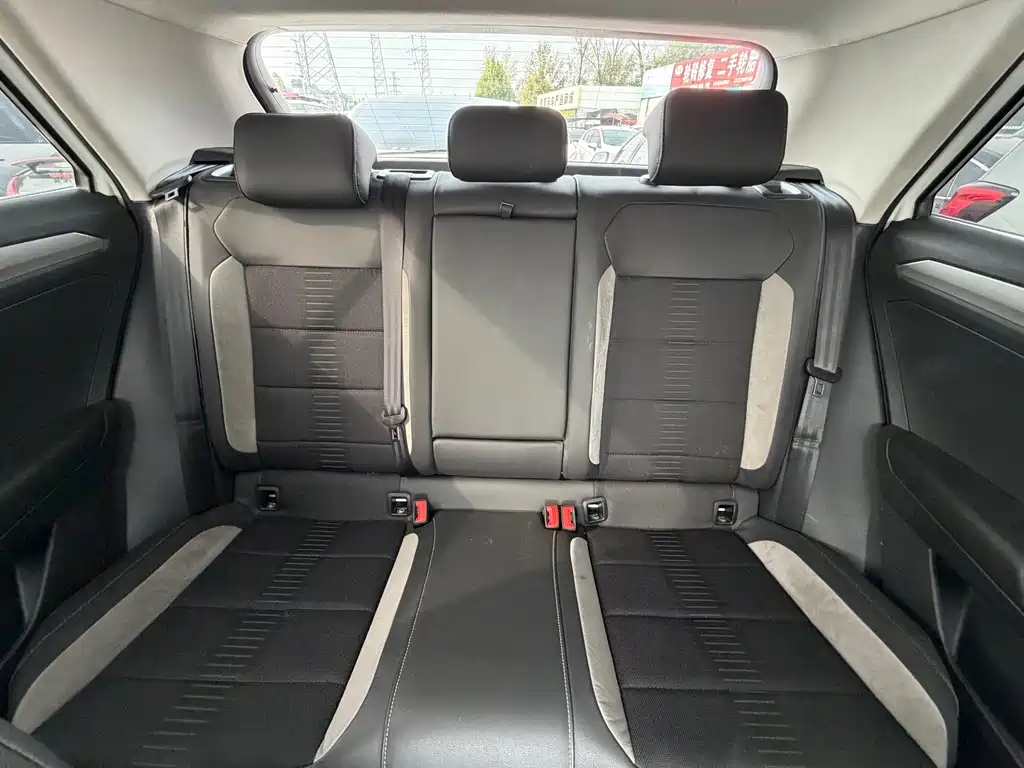 Volkswagen T-Roc — миниатюра 12