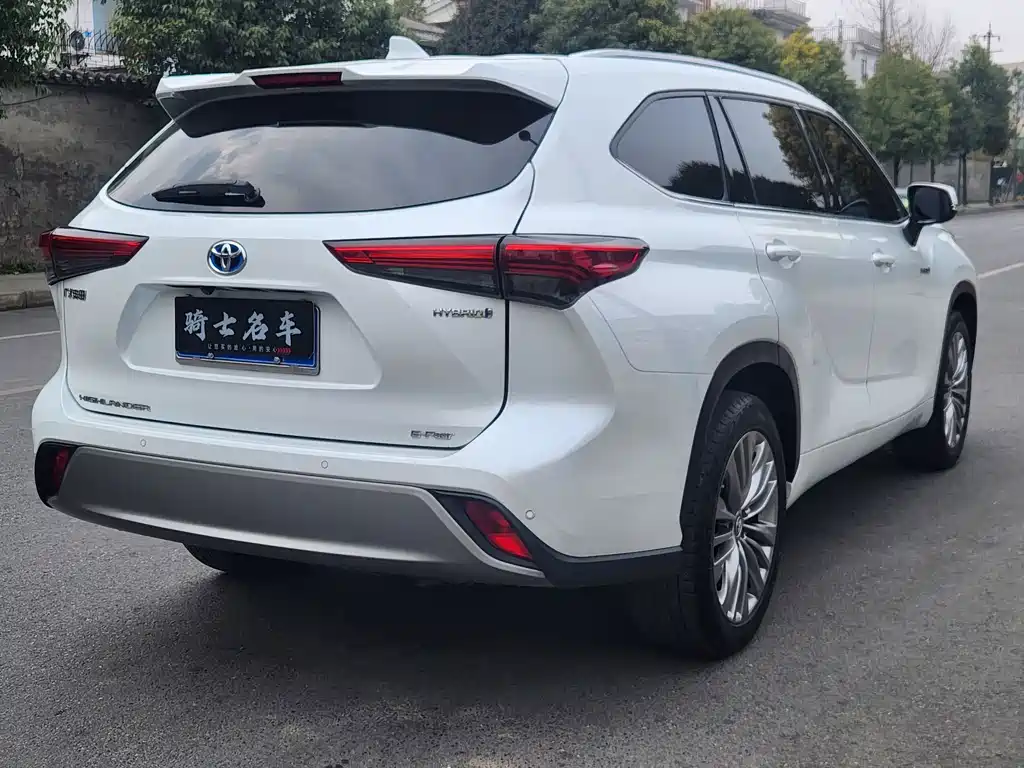 Toyota Highlander 2023 2.5L Luxury 7 мест