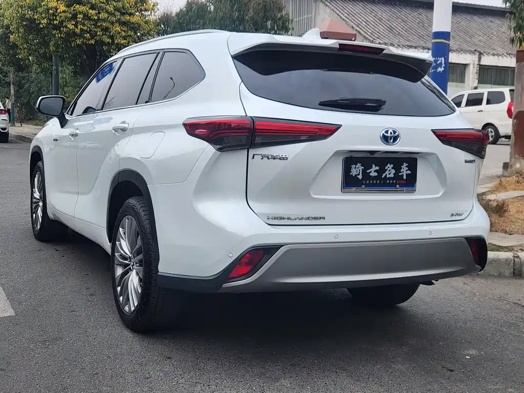 Toyota Highlander 2023 2.5L Luxury 7 мест