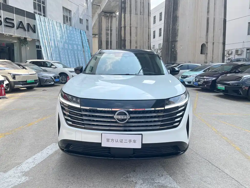 NISSAN EXPLORING THE LAND