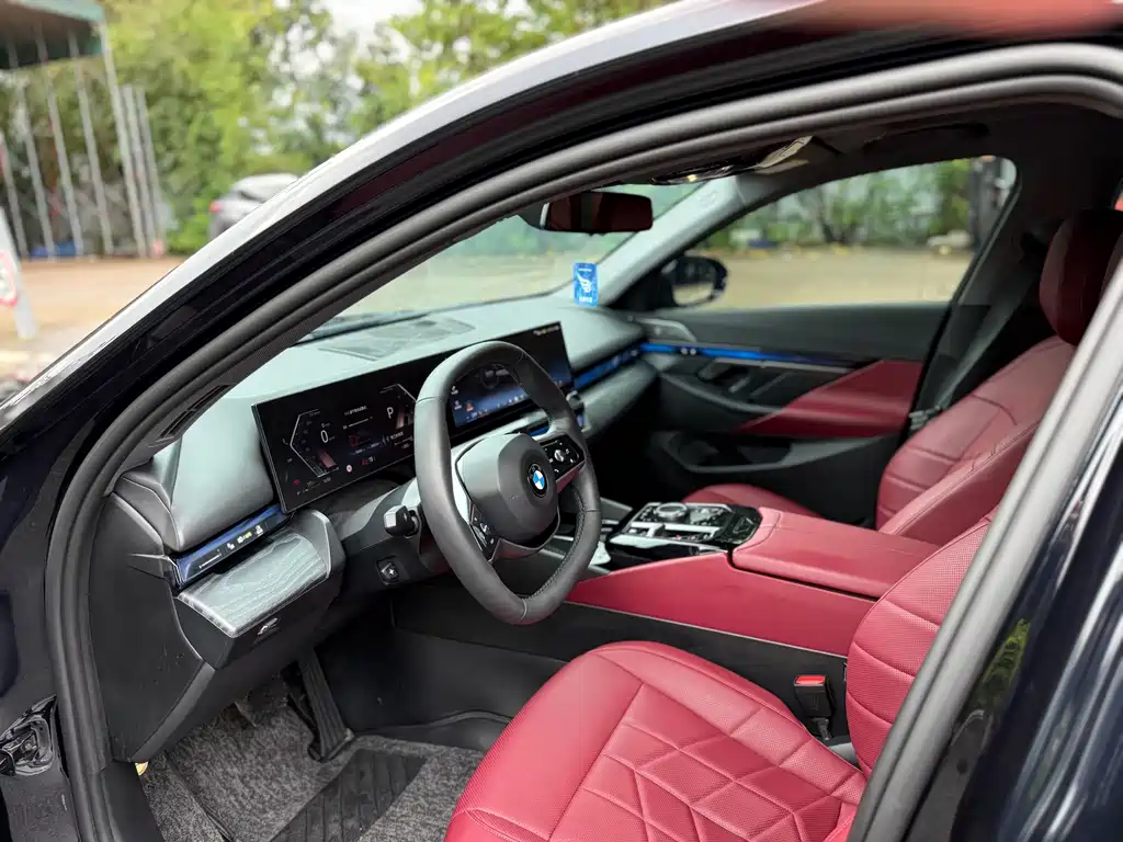 BMW 5 Series — миниатюра 4