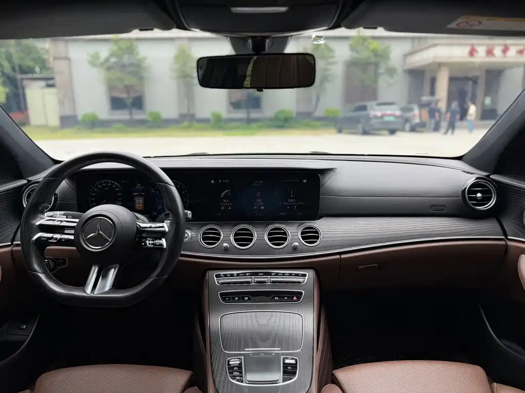 Mercedes-Benz E-Class — миниатюра 9