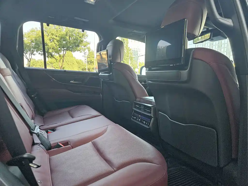 Lexus LX — миниатюра 10