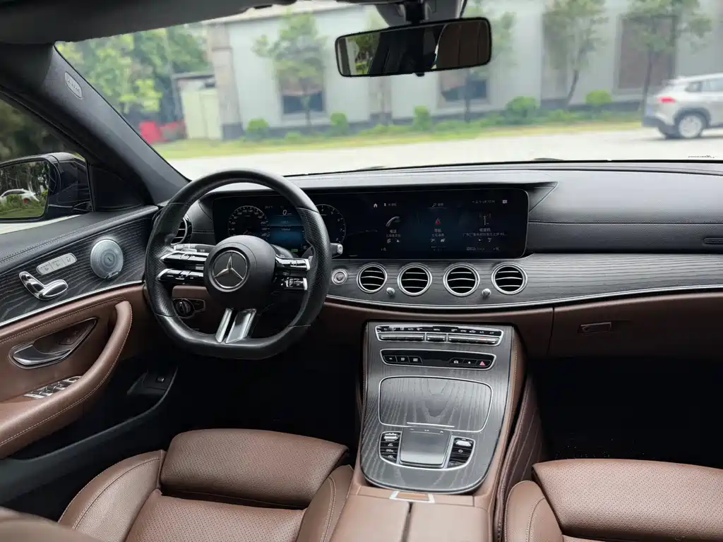 Mercedes-Benz E-Class — миниатюра 12