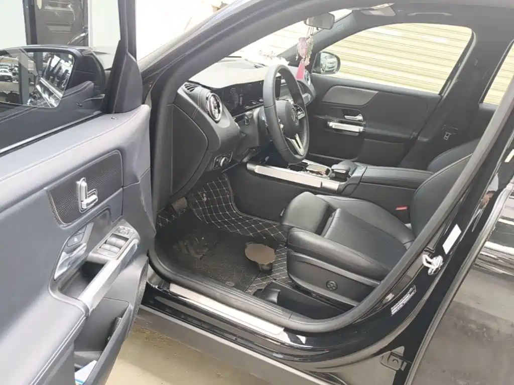 Mercedes-Benz GLB — миниатюра 16