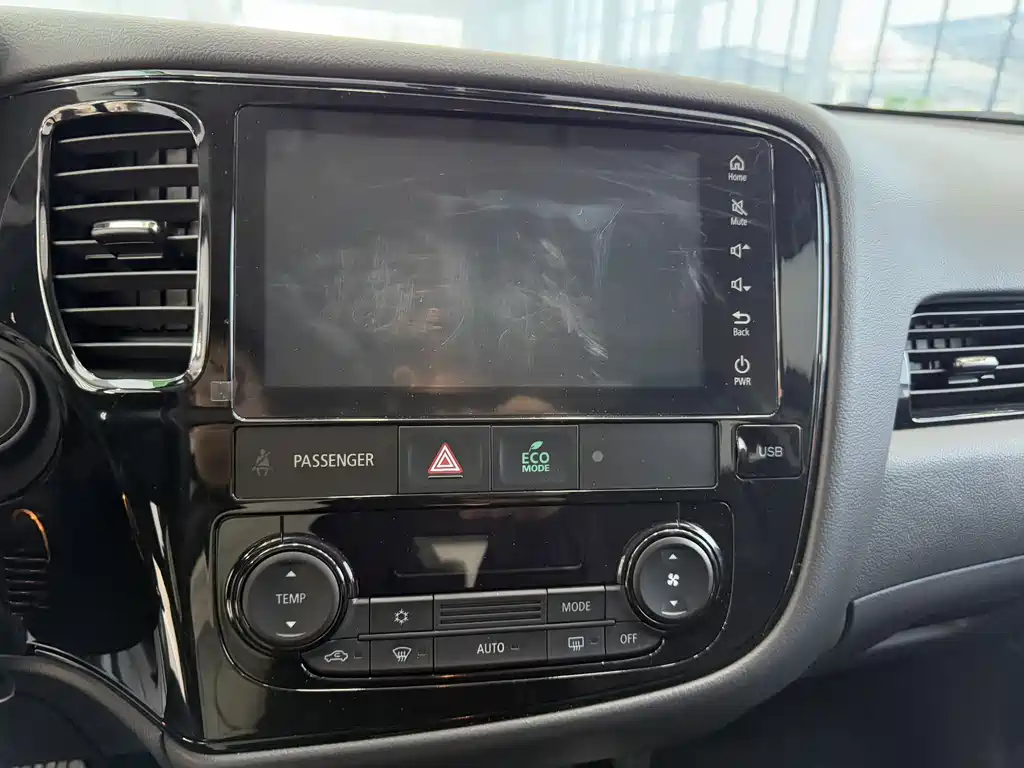 MITSUBISHI OUTLANDER