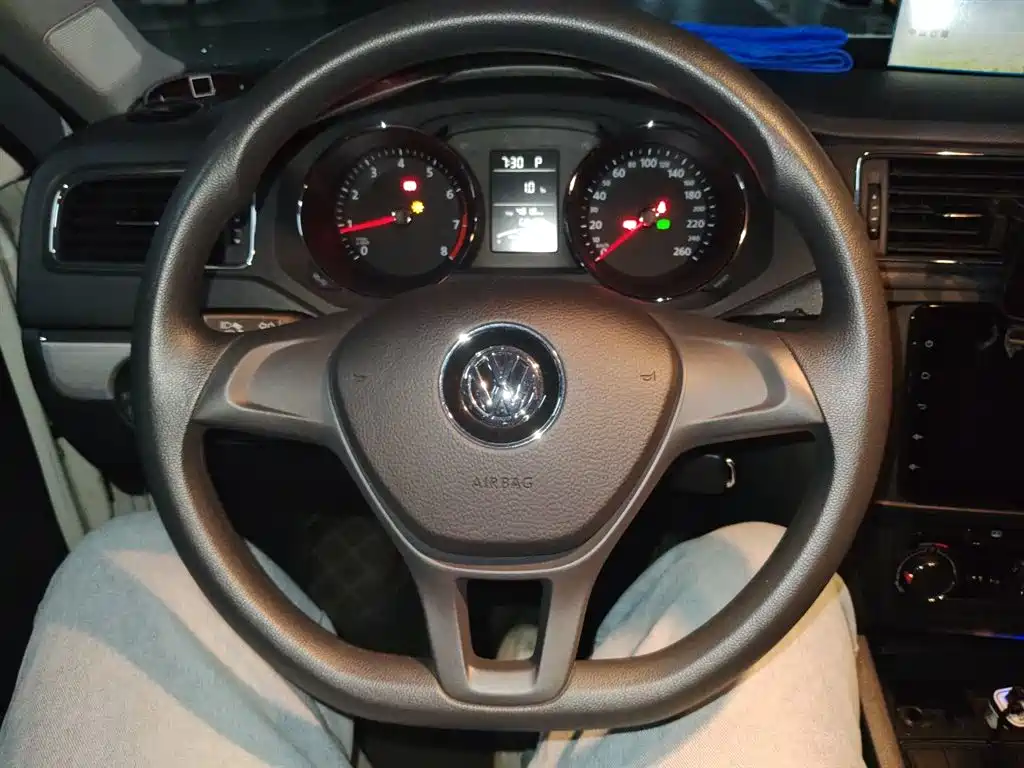 Volkswagen Sagitar 2017 1.6L AT Fashion