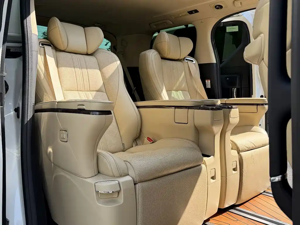 Toyota Vellfire — миниатюра 11