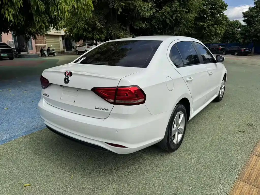 Volkswagen Lavida — миниатюра 4