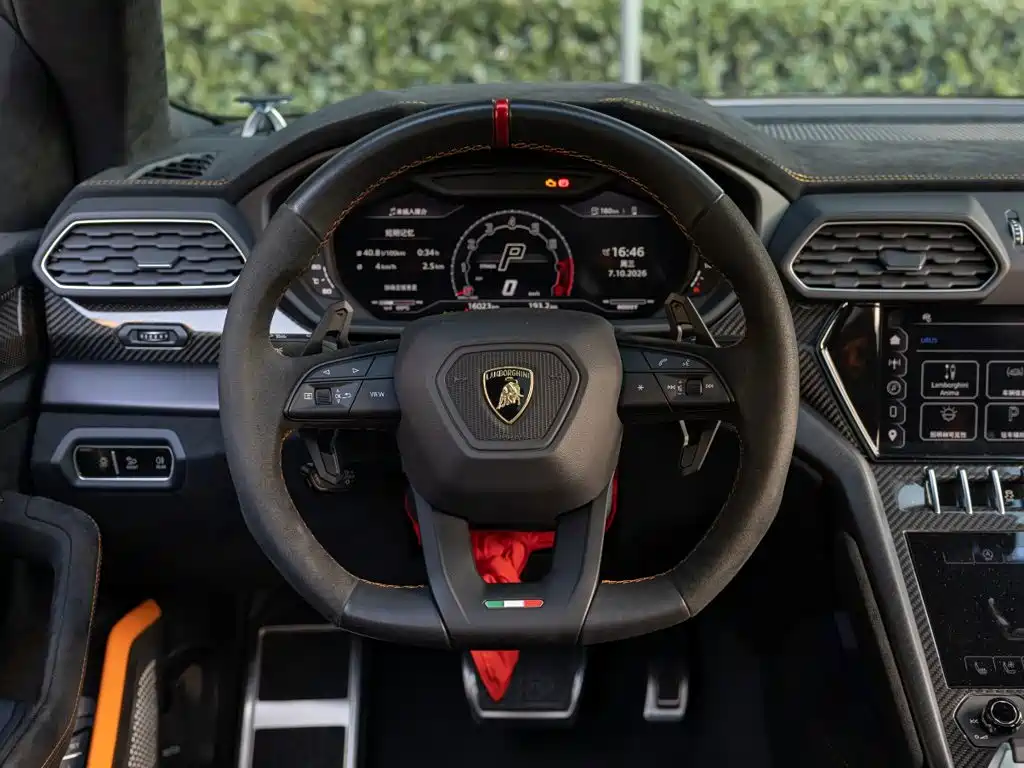 Lamborghini Urus — миниатюра 12