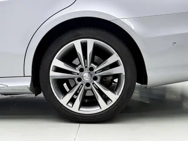 Mercedes-Benz E-Class — миниатюра 11