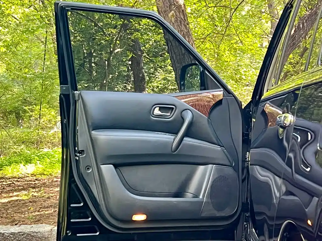 Nissan Patrol — миниатюра 16