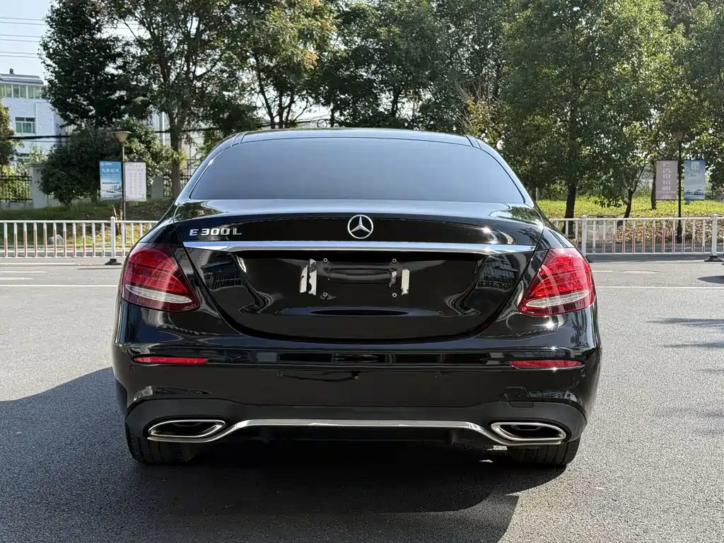 Mercedes-Benz E-Class — миниатюра 6