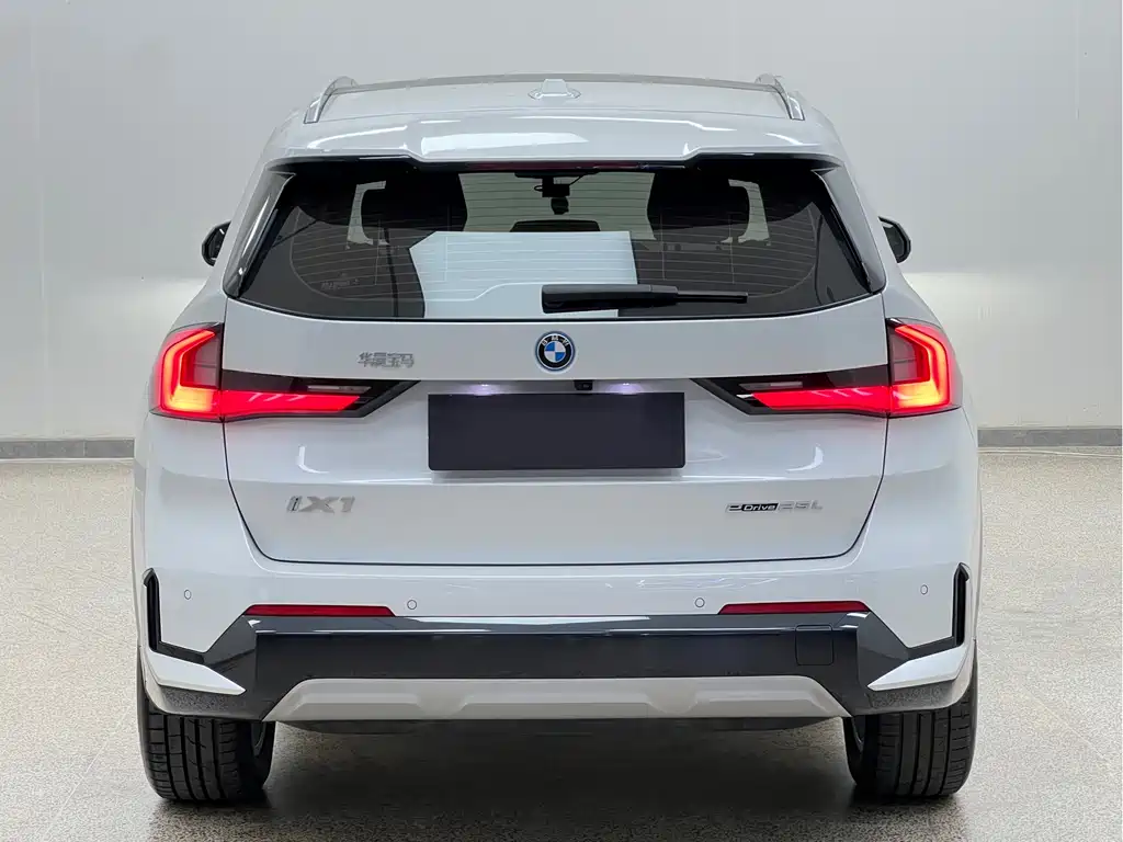 BMW iX1 — миниатюра 5