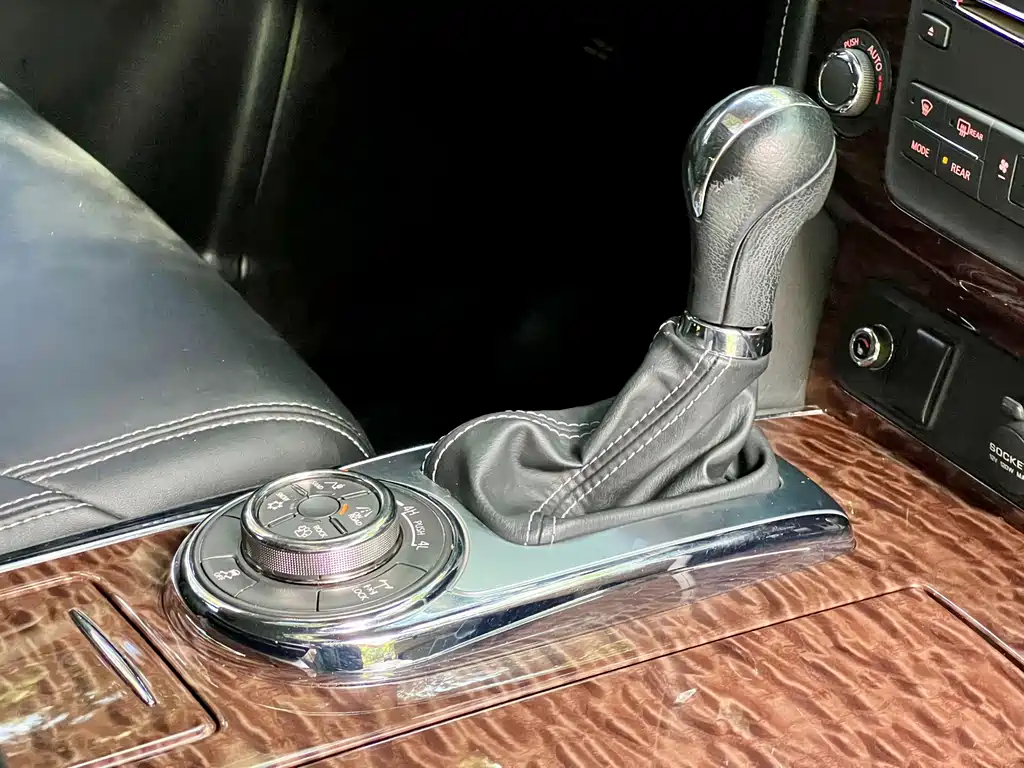 Nissan Patrol — миниатюра 28